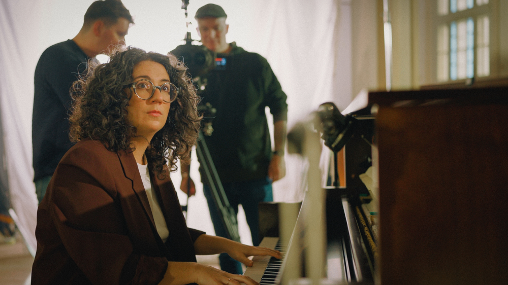 Quand la médecine rencontre la musique : la Dre Julia Chabot et Alexandra Stréliski lancent des concerts en réalité virtuelle au Centre hospitalier de St. Mary