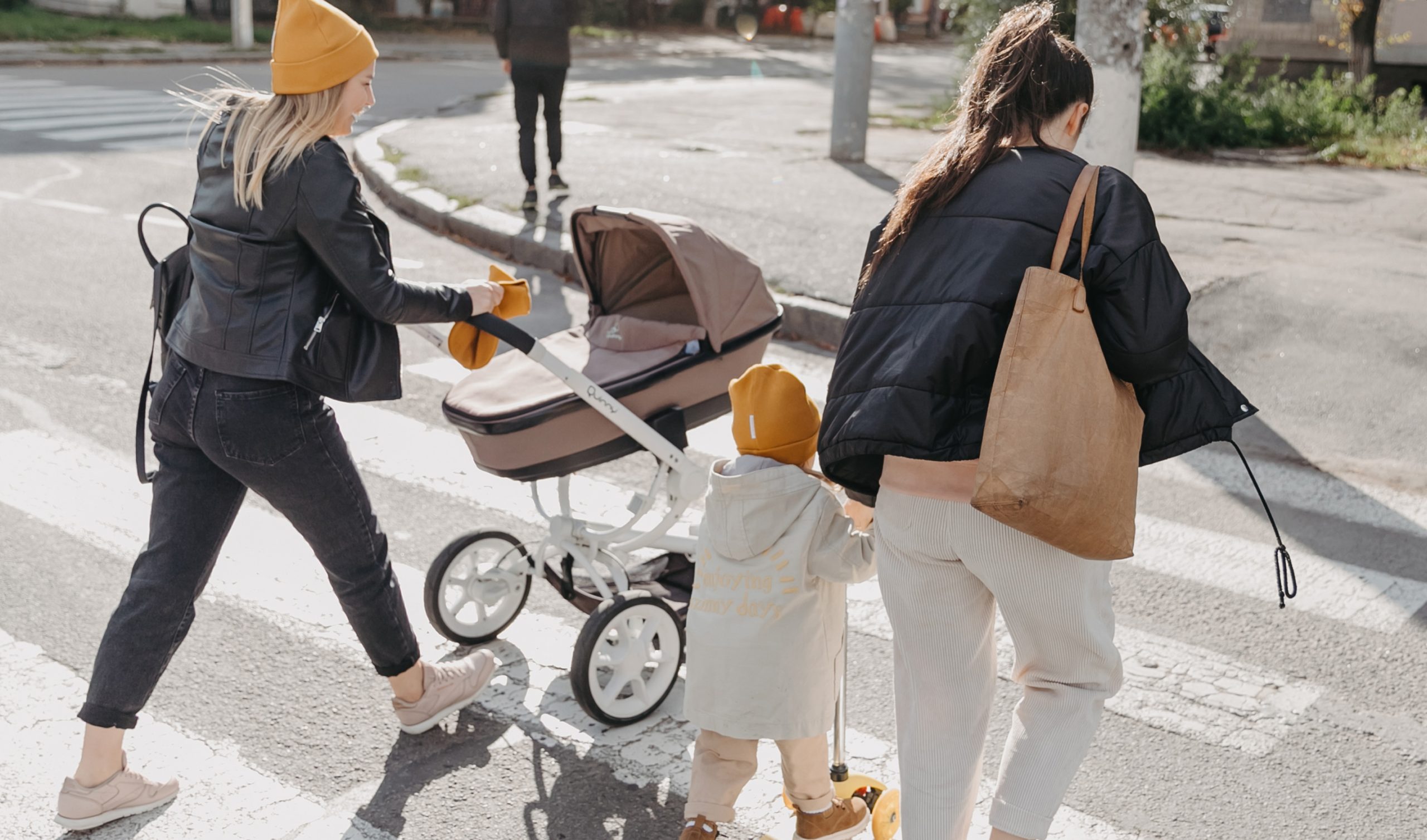 Ouvrir sa porte, changer une vie : 28 entrepreneurs lancent une campagne provinciale pour faire grandir le réseau des familles d’accueil